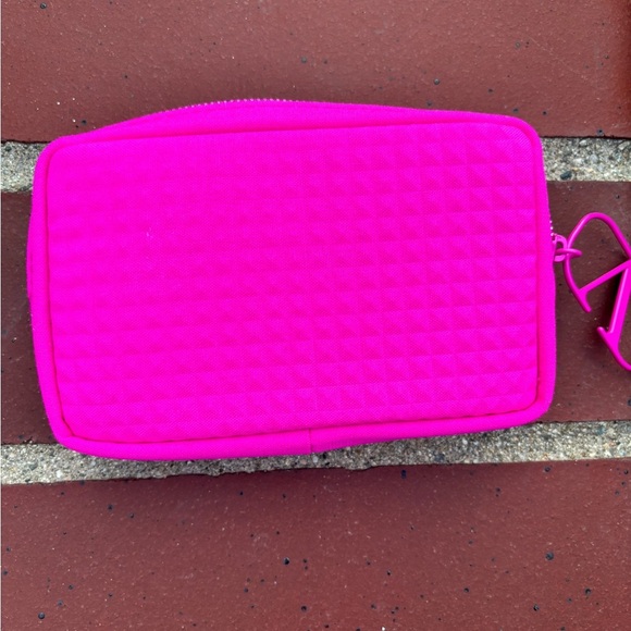 Valentino Vibrant Pink Quilted Pouch - Picture 3 of 4